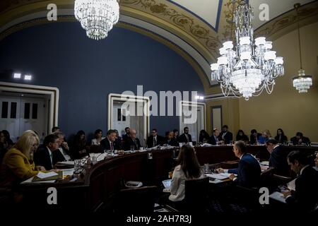 17 décembre 2019, Washington, District of Columbia, USA : témoignage lors de l'United States House Committee on Règles Audition d'envisager H. Res. 755 ''invalider Donald John Trump, président des États-Unis, pour crimes et délits majeurs'' à Washington, DC, le mardi 17 décembre 2019 (Crédit Image : © Anna Moneymaker/CNP via Zuma sur le fil) Banque D'Images