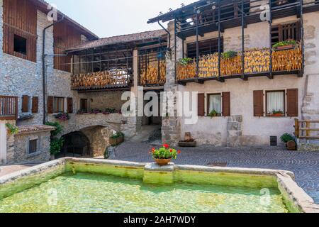 Le village pittoresque de Rango, dans la province de Trente, Trentin-Haut-Adige, Italie. Banque D'Images