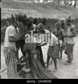 Cameroun, BanyangBasinjomSep-Oct Ruel collection : 1954, sep-oct 1954. 2012/001/6/7/BI6. Banque D'Images