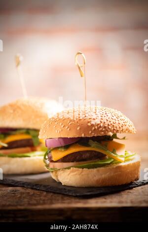 Hamburger fait maison. Big Tasty burger close up Banque D'Images
