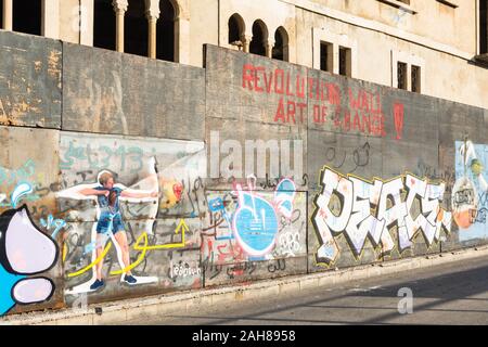 Mur recouvert de graffitis au cours de la 2019 manifestations au Liban, Beyrouth, Liban Banque D'Images