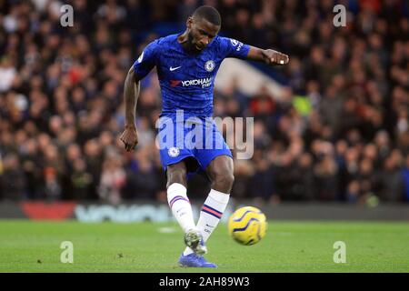 Londres, Royaume-Uni. Déc 26, 2019.Antonio Rudiger de Chelsea en action. Premier League, Chelsea v Southampton à Stamford Bridge à Londres le lendemain, jeudi 26 décembre 2019. Cette image ne peut être utilisé qu'à des fins rédactionnelles. Usage éditorial uniquement, licence requise pour un usage commercial. Aucune utilisation de pari, de jeux ou d'un seul club/ligue/dvd publications. pic par Steffan Bowen/ Crédit : Andrew Orchard la photographie de sport/Alamy Live News Banque D'Images