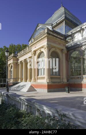 Le palais de cristal dans le parc du Retiro à Madrid, Espagne Banque D'Images