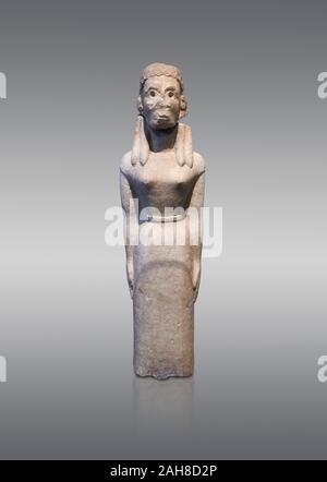 Pentelic en grec ancien statue archaïque d'une femme, trouvée dans Pyoan Sanctuaire Apollo, Béotie, fin 7e 100 BC, Um National d'Archéologie d'Athènes Banque D'Images