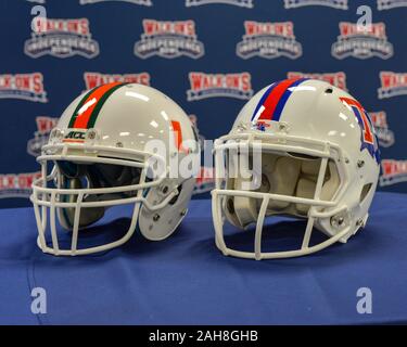 Shreveport, LA, USA. Dec 26, 2019. Casques d'équipe sur l'écran avant l'indépendance Bol match entre l'Université de Miami les ouragans et les Bulldogs de Louisiana Tech à Stade de l'indépendance à Shreveport, en Louisiane. Kevin Langley/Sports médias du Sud/CSM/Alamy Live News Banque D'Images