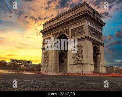 Vue du célèbre Arc de Triomphe à Charles de Gaulle à Paris, France Banque D'Images