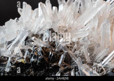 Regarder au-dessus de macro mountain crystal. Banque D'Images