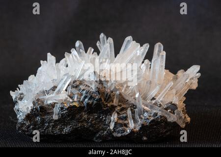 Regarder au-dessus de macro mountain crystal. Banque D'Images