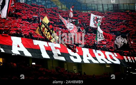 Milan, ITALIE - 15 décembre 2019: Les fans de Milan montrent leur soutien avant la Serie A 2019/2020 MILAN / SASSUOLO au stade San Siro. Banque D'Images