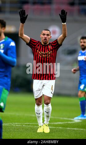 Milan, ITALIE - 15 décembre 2019: Ismael Bennacer gestuelle pendant la série A 2019/2020 MILAN / SASSUOLO au stade San Siro. Banque D'Images