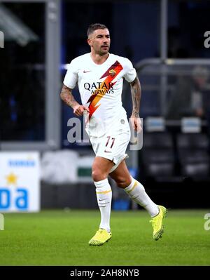 Milan, ITALIE - décembre 06, 2019: Aleksandar Kolarov regarde pendant la série A 2019/2020 INTER / ROMA au stade San Siro. Banque D'Images