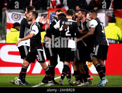 Turin, ITALIE - 26 novembre 2019: Paulo Dybala célèbre après avoir marqué l'objectif d'ouverture avec ses coéquipiers pendant la Ligue des Champions 2019/20 de l'UEFA Banque D'Images