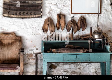 Cordonnier Chaussures Vintage atelier avec des moules Banque D'Images