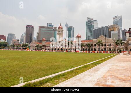 Une belle vue sur la rivière de la vie ajouté à la rivière Gombak. : Sultan Abdul Samad building à Kuala Lumpur, Malaisie Banque D'Images