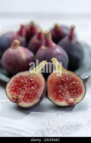 Fruits frais mûrs figues bio prêt à manger close up Banque D'Images