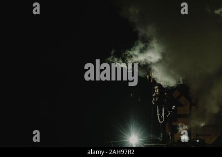 Taipei, Taiwan. Dec 21, 2019. Freddy Lim (Leader et chanteur du groupe) il se produit sur scène durant la campagne législative et concert Chthoniennes au Boulevard Ketagalan à Taipei. Credit : Walid Berrazeg SOPA/Images/ZUMA/Alamy Fil Live News Banque D'Images