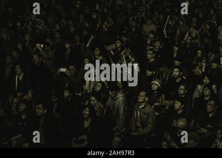 Taipei, Taiwan. Dec 21, 2019. Fans assister au concert Chthoniennes et à l'appui de la campagne législative à Freddy Lim Boulevard Ketagalan à Taipei. Credit : Walid Berrazeg SOPA/Images/ZUMA/Alamy Fil Live News Banque D'Images