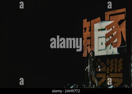 Taipei, Taiwan. Dec 21, 2019. Freddy Lim (Leader et chanteur du groupe) il se produit sur scène durant la campagne législative et concert Chthoniennes au Boulevard Ketagalan à Taipei. Credit : Walid Berrazeg SOPA/Images/ZUMA/Alamy Fil Live News Banque D'Images