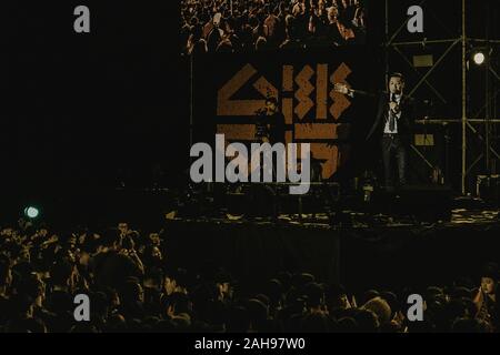 Taipei, Taiwan. Dec 21, 2019. Freddy Lim (Leader et chanteur de la bande métallique) prend la parole lors du concert Chthoniennes et campagnes législatives à Ketagalan Boulevard à Taipei. Credit : Walid Berrazeg SOPA/Images/ZUMA/Alamy Fil Live News Banque D'Images