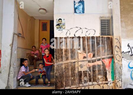 Les enfants palestiniens à new camp de réfugiés d'Askar, à Naplouse - Palestine Banque D'Images