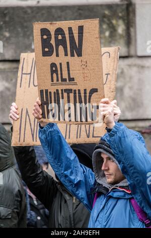 Chasser les manifestants sur High Street, Lewes Lewes, East Sussex, UK, le Lendemain de Noël 25 déc 2019 Banque D'Images