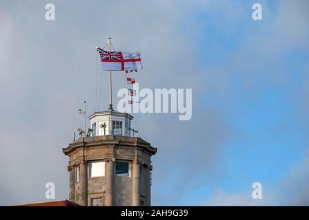 La tour de sémaphore à la base navale de Portsmouth, Royaume-Uni Banque D'Images