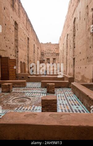 Avant-cour du Palais El Badi datant de la dynastie saadienne, 16e siècle, ruines, Marrakech, Maroc, Afrique du Nord. Banque D'Images