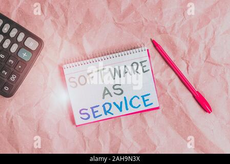 L'écriture de texte Word Logiciel en tant que service. Photo d'affaires mettant en vedette sur Deanalysisd sous licence sur abonnement et Papercraft centralisée du papier craft d Banque D'Images