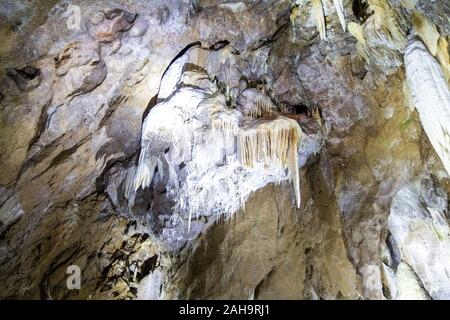La Macocha, également connu sous le nom de Macocha Gorge, est un gouffre dans le Karst Morave grottes de la République tchèque située au nord de la ville de Banque D'Images