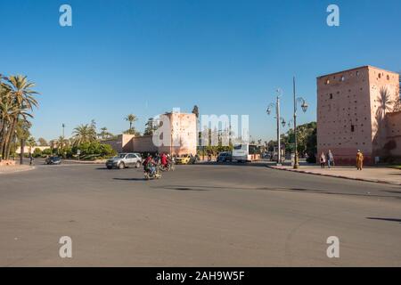 Bab Nkob L'Une des anciennes portes d'entrée de la Médina de Marrakech, Maroc. Banque D'Images