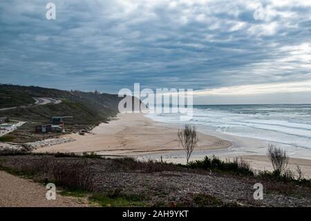 Portrait de la ville et de la plage de Nazaré, Portugal Banque D'Images