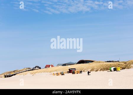 Duenen, Strand, Spaziergaenger, Gebaeude, Gosch, Wenningstedt, Sylt Banque D'Images