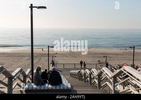 Treppe zum Strand, Spaziergänger, Meer, Wenningstedt, Sylt, Allemagne Banque D'Images