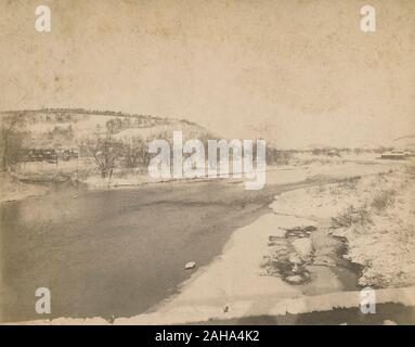 C Antique1890 photo, "recherche de la rivière Chenango du New York Susquehanna & Western Railway bridge en hiver de 1890-1891." Photo prise probablement dans la ville de Chenango Bridge, NEW YORK. SOURCE : photographie originale Banque D'Images