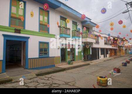 L'architecture coloniale colorée à Filandia dans la Zona Cafetera, Colombie Banque D'Images