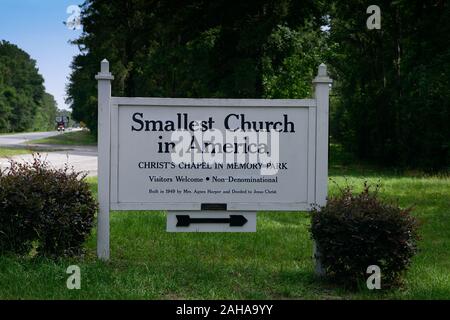 Plus petite église en Amérique,chapelle du Christ dans la mémoire,parc,non confessionnel McIntosh Comté,US Highway 17,attraction touristique,Côte de Géorgie en destockage pittoresque Banque D'Images