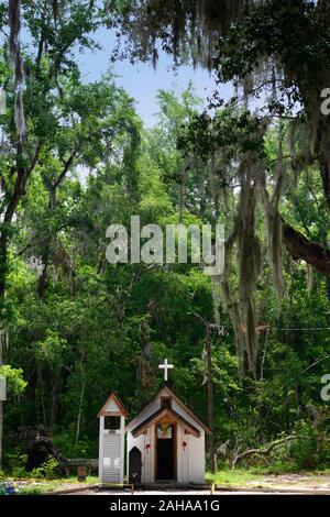 Plus petite église en Amérique,chapelle du Christ dans la mémoire,parc,non confessionnel McIntosh Comté,US Highway 17,attraction touristique,Côte de Géorgie en destockage pittoresque Banque D'Images