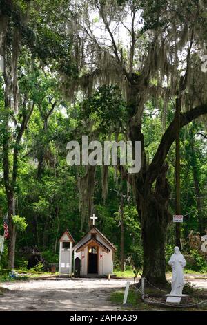 Plus petite église en Amérique,chapelle du Christ dans la mémoire,parc,non confessionnel McIntosh Comté,US Highway 17,attraction touristique,Côte de Géorgie en destockage pittoresque Banque D'Images