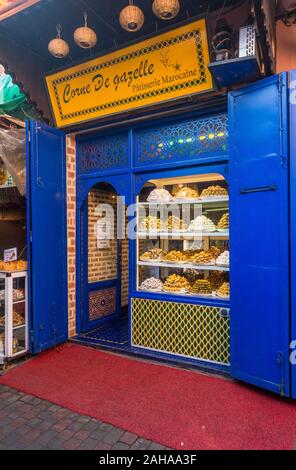 Boutique de pâtisseries marocaines dans le quartier Media de Marrakech. Maroc. Banque D'Images