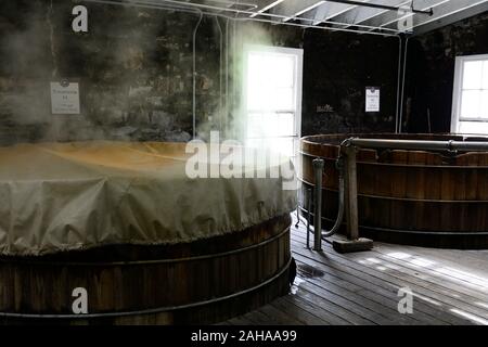 Mash mash tun,purée,,bourbon,production,de fermenteur cuve de fermentation en bois,bois,baignoire,Distillerie Woodford Reserve bourbon,kentucky bourbon,bour Banque D'Images