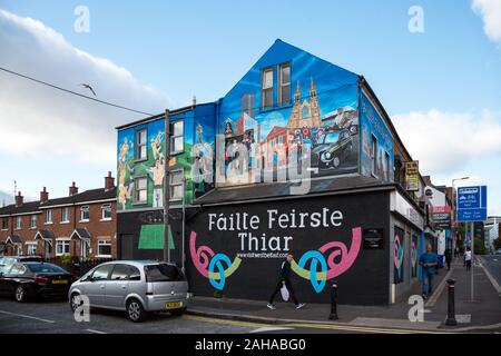 13.07.2019, Belfast, Irlande du Nord, Grande-Bretagne - peinture murale à l'office du tourisme, Falls Road, catholique à l'Ouest de Belfast. Les peintures murales ont été pai Banque D'Images