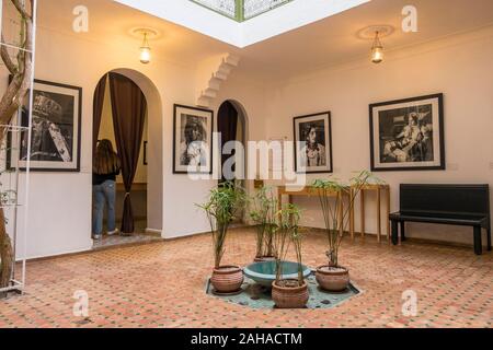 La cour de la Maison de la photographie La Maison de la Photographie, Marrakech, Maroc. Banque D'Images