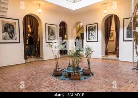 La cour de la Maison de la photographie La Maison de la Photographie, Marrakech, Maroc. Banque D'Images