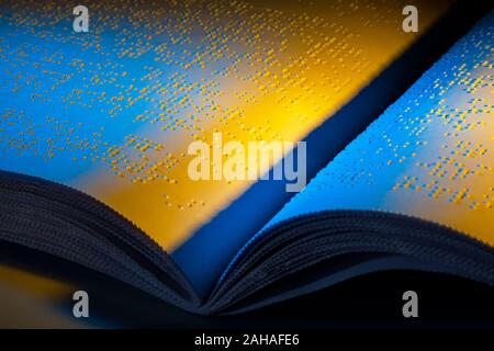 Ein Buch en Blindenschrift geschrieben. Braille , eine Schrift für Blinde, Banque D'Images