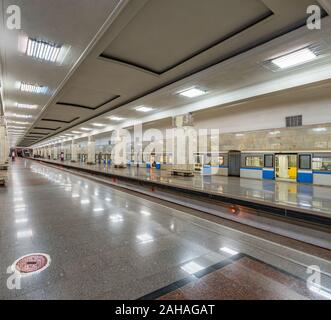 Moscou, Russie, le 28 septembre 2019 : train de passagers se distingue par la plate-forme de nuit. Banque D'Images