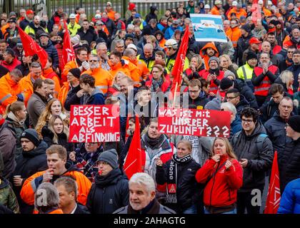 03.12.2019, Duisbourg, Rhénanie du Nord-Westphalie, Allemagne - Des milliers de travailleurs de l'acier ThyssenKrupp Steel à démontrer contre l plans d'austérité. 00X1 Banque D'Images