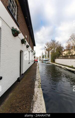 Londres, Royaume-Uni - 12 13 2019 : la petite Venise de Londres Paddington, sur une journée d'hiver. Banque D'Images