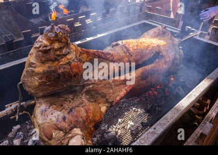 Grand Barbecue pour un banquet Banque D'Images