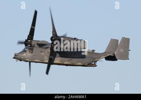 Le commandement des opérations spéciales de l'USAF CV-22 Osprey Bell-Boeing tilt-rotor de la 7re de l'exploitation de plus de résidents RAF Mildenhall. Banque D'Images