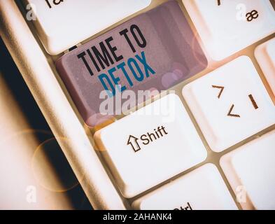 Texte visible le temps de désintoxication. Texte photo d'affaires pour l'alimentation Nutrition santé nettoyer de traitement de la toxicomanie Banque D'Images